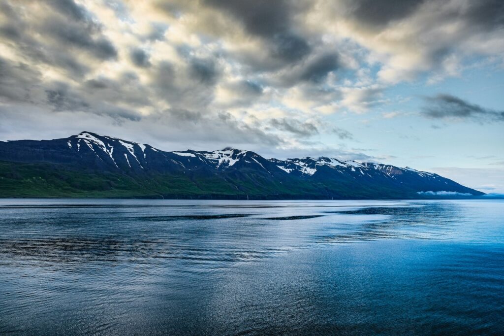 Akureyri Cruise IJsla d joel rohland wwsZPwd3tIs unsplash groot Travel and Smile - reiskantoor - reisbureau Merksem